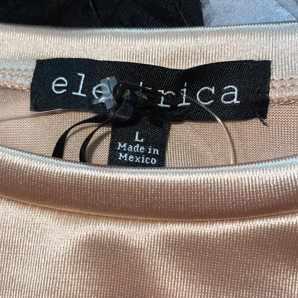 NWT Electrica short sleeve crop top with open back in Shimmery Cream Size L - Picture 4 of 4